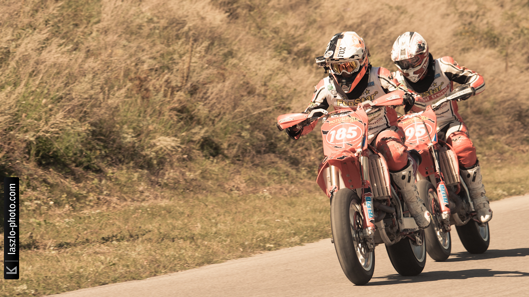 Supermoto - Chicks on Bikes