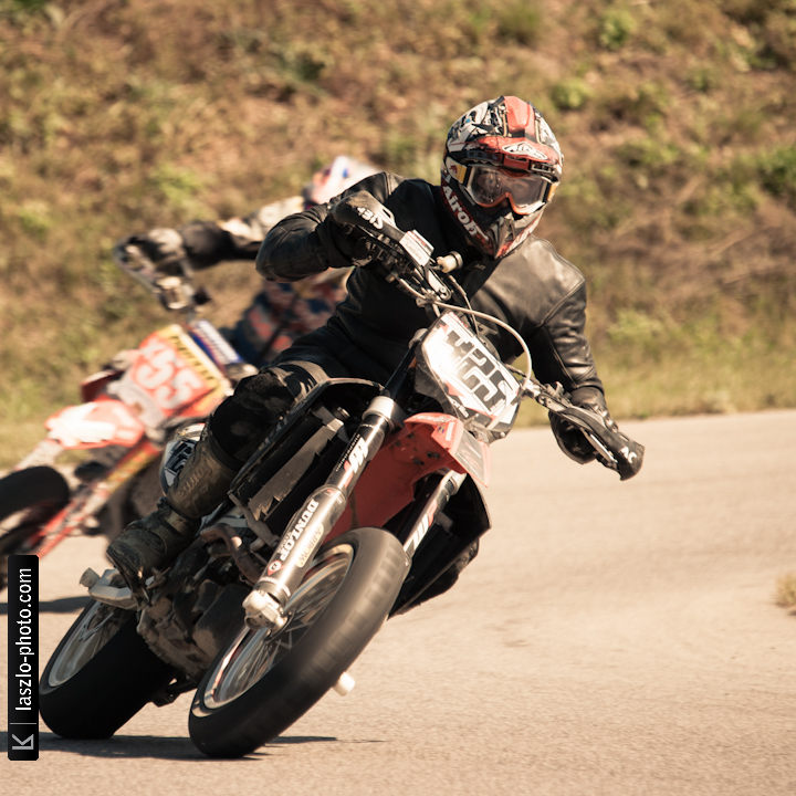 Supermoto - Chicks on Bikes
