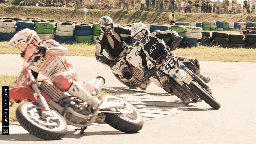 Supermoto - Chicks on Bikes