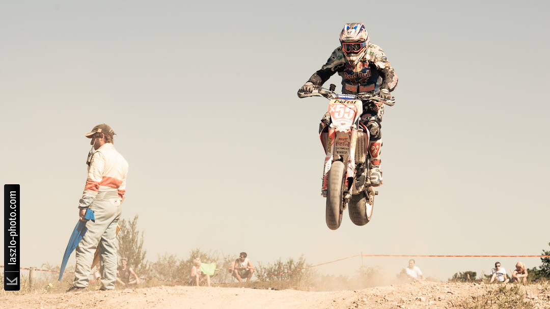 Supermoto - Chicks on Bikes