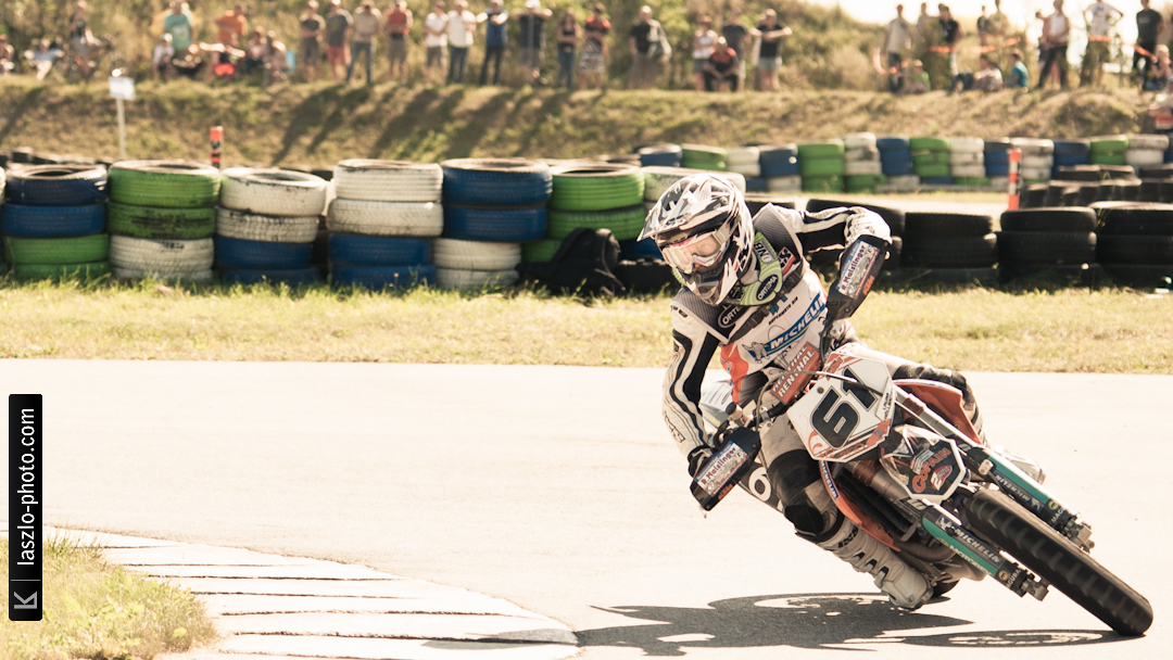 Supermoto - Chicks on Bikes