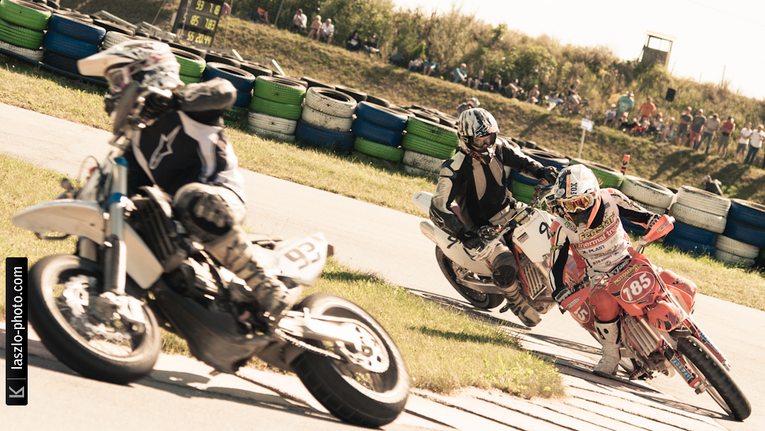 Supermoto - Chicks on Bikes