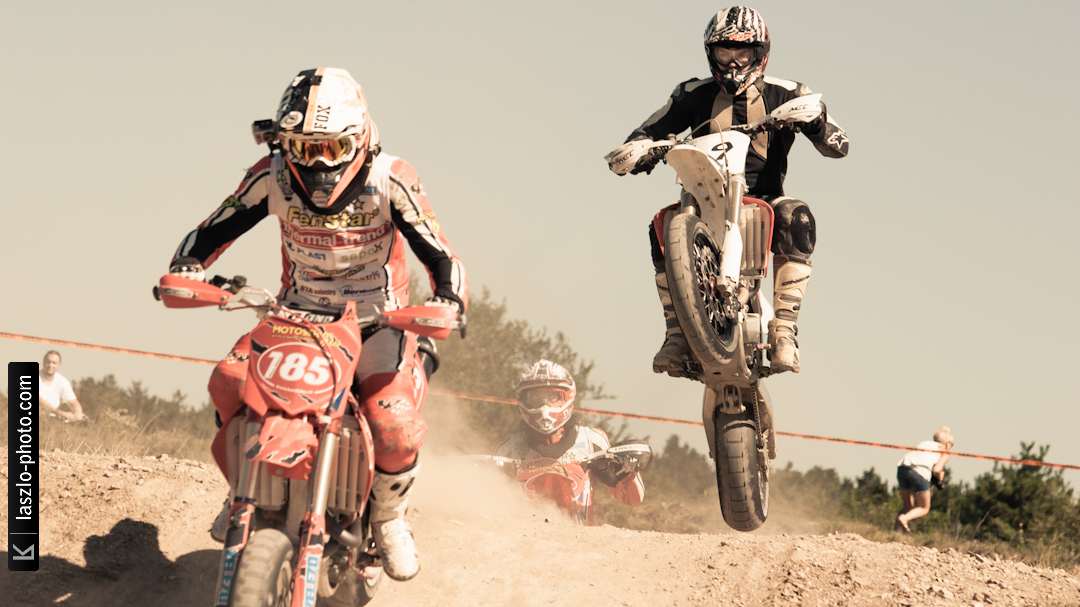 Supermoto - Chicks on Bikes