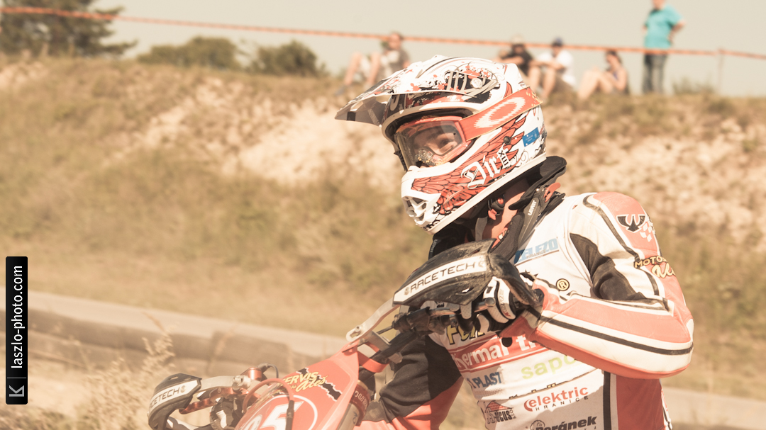 Supermoto - Chicks on Bikes