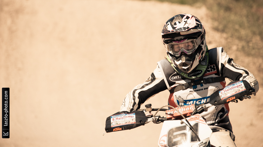 Supermoto - Chicks on Bikes