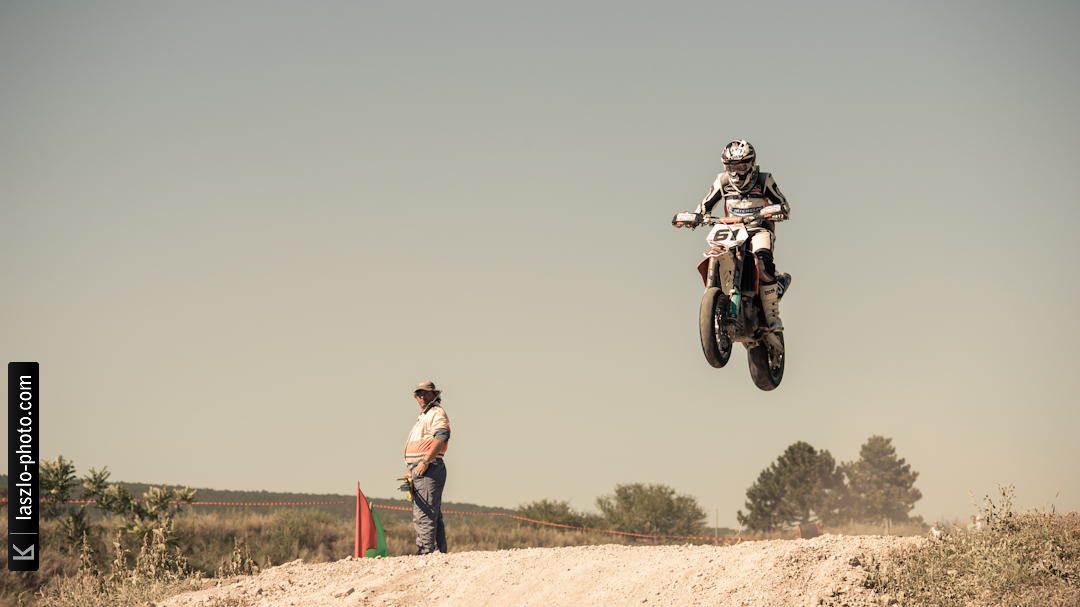 Supermoto - Chicks on Bikes