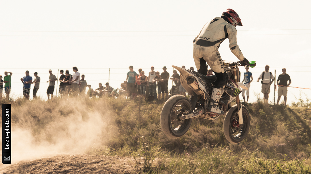 Supermoto - Chicks on Bikes
