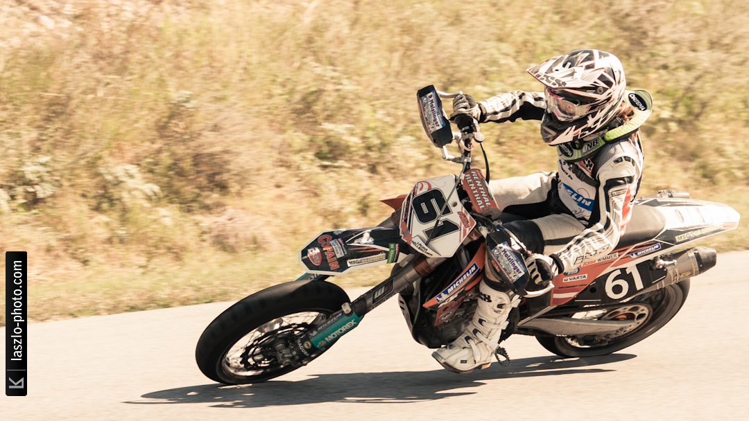 Supermoto - Chicks on Bikes
