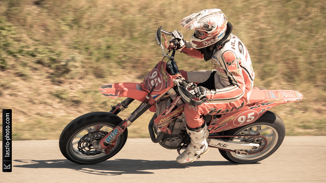 Supermoto - Chicks on Bikes