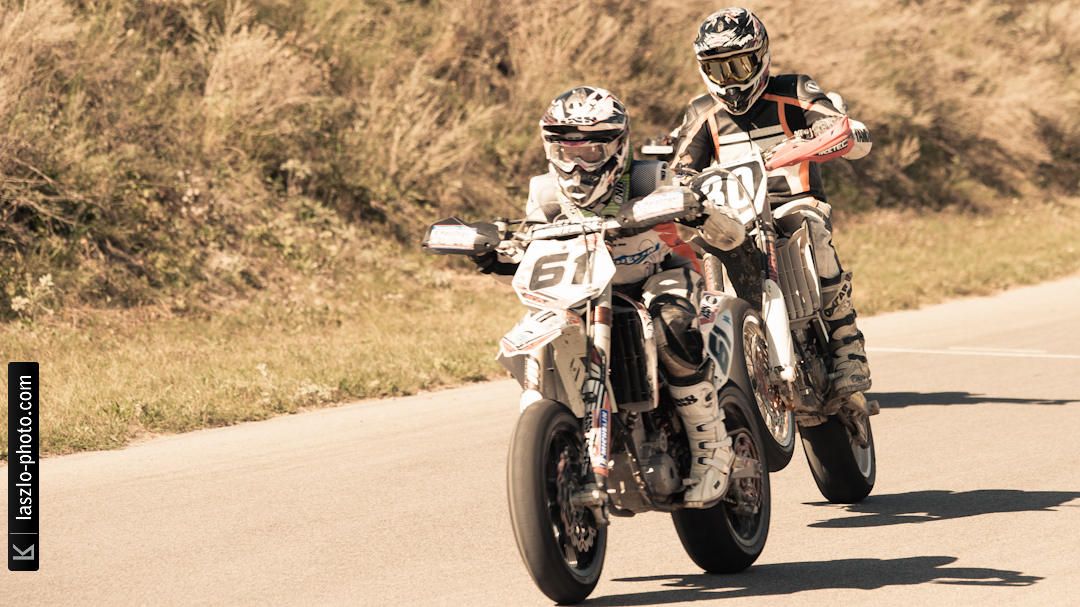 Supermoto - Chicks on Bikes