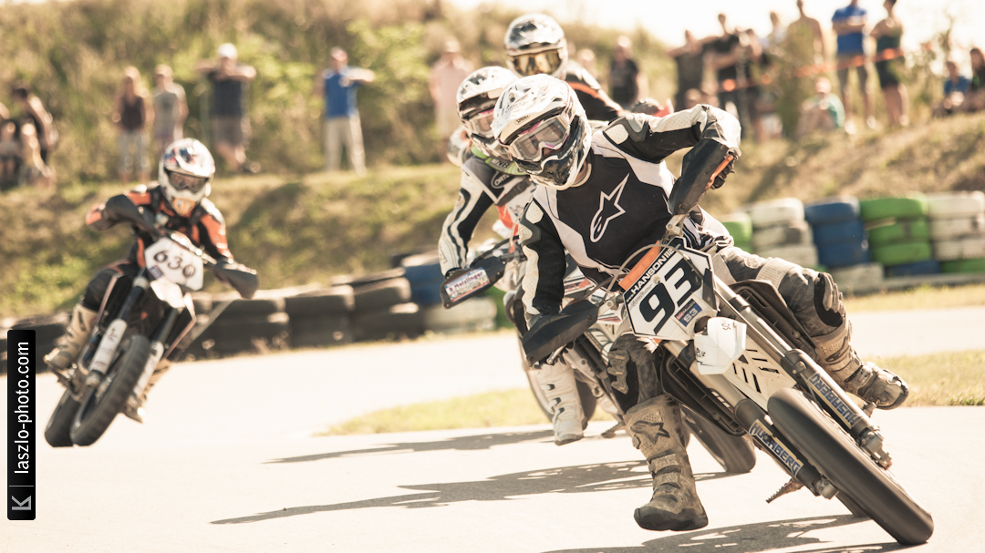 Supermoto - Chicks on Bikes