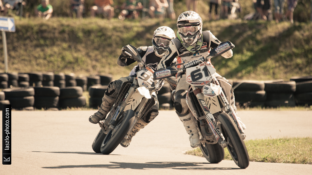 Supermoto - Chicks on Bikes
