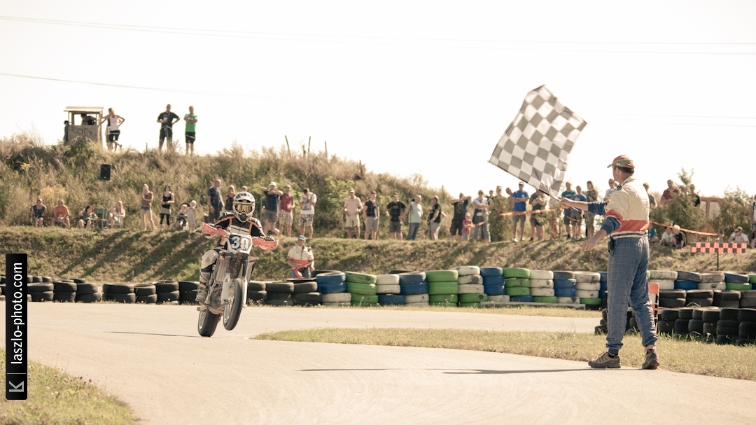 Supermoto - Chicks on Bikes